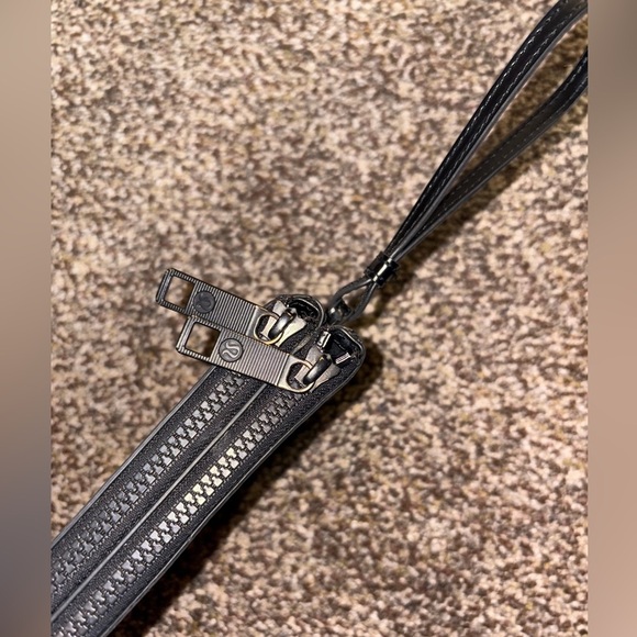 Lululemon Wallet Double Zipper Pockets Wristlet Black - Picture 6 of 8